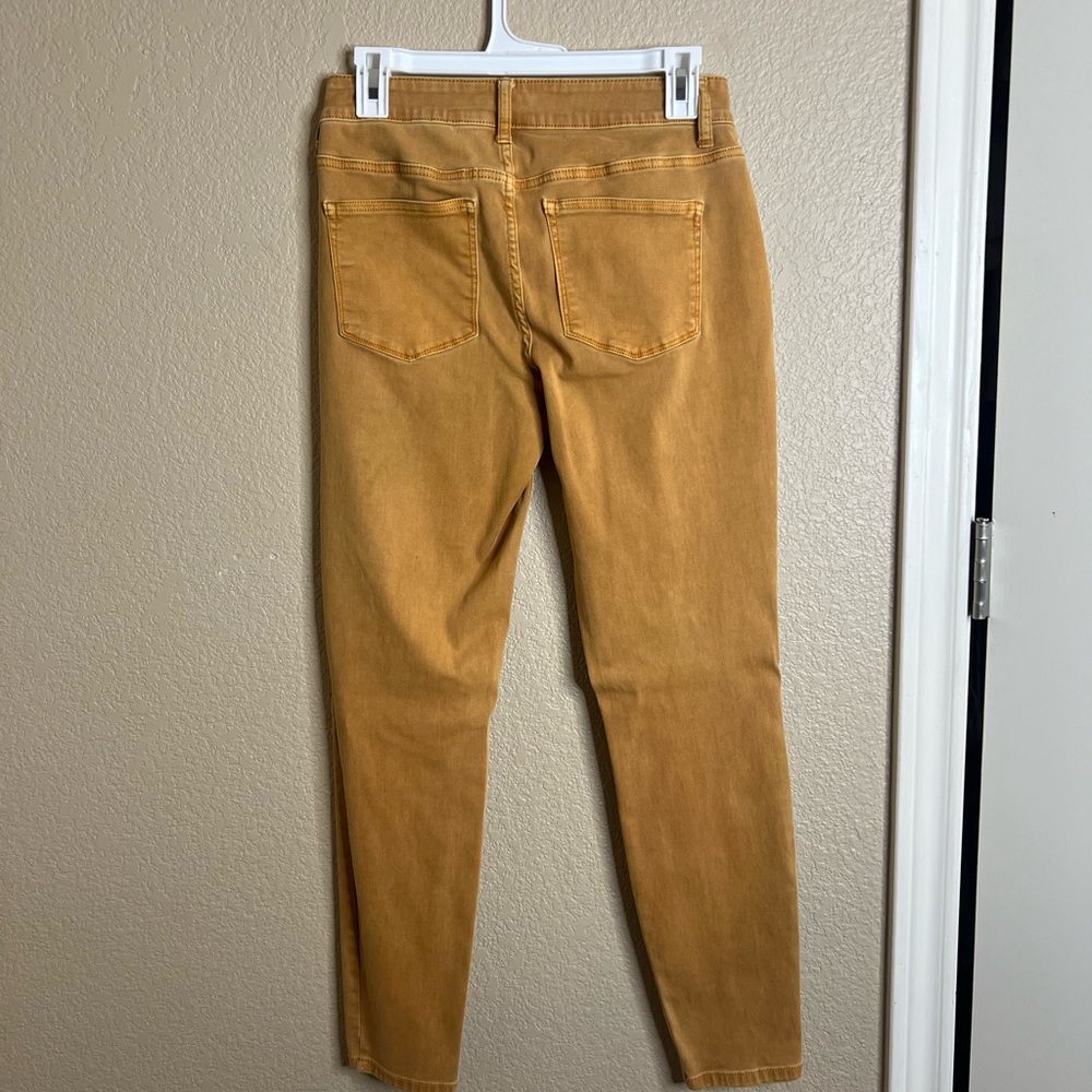 Nice mustard colored pants, soft feeling and stretchy.